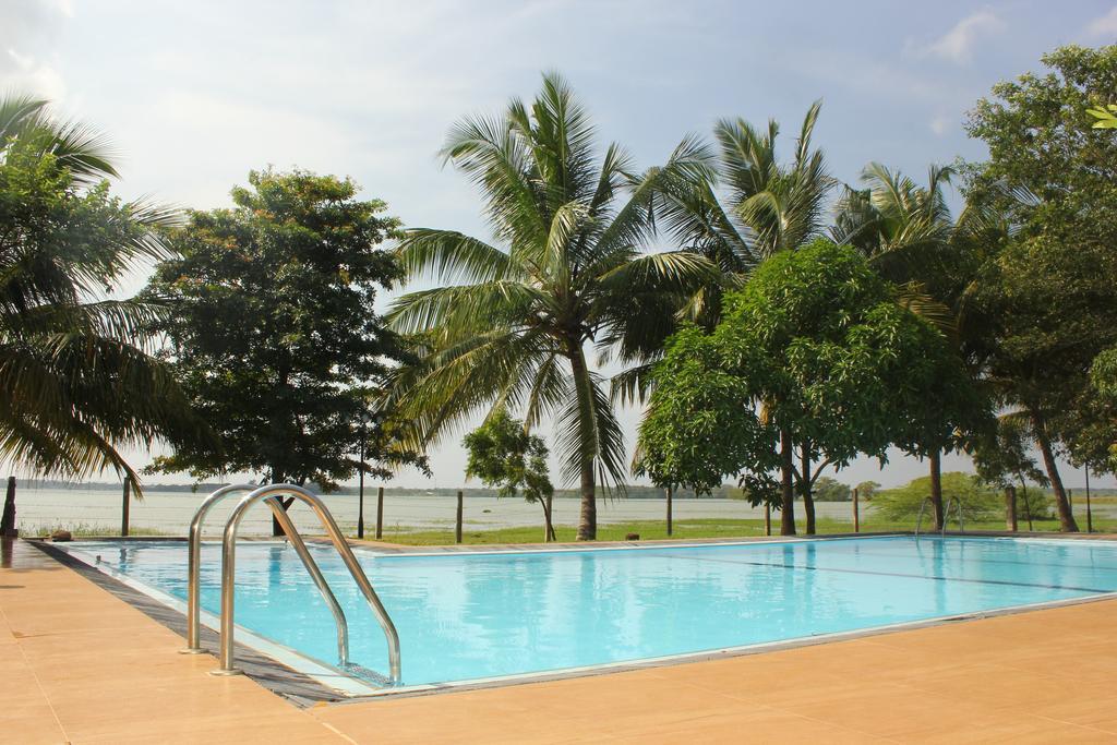 Wila Safari Hotel Tissamaharama Exterior foto